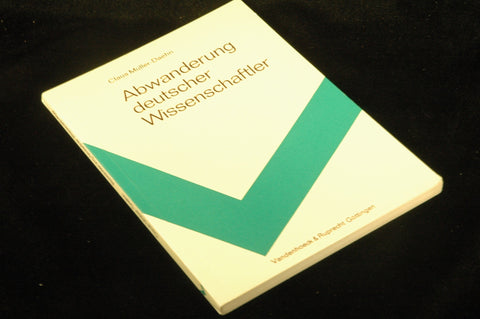 Zum Problem der Abwanderung deutscher Wissenschaftler. Eine Untersuchung im Auftrag der Stiftung Volkswagenwerk, by Claus Muller-Daehn  